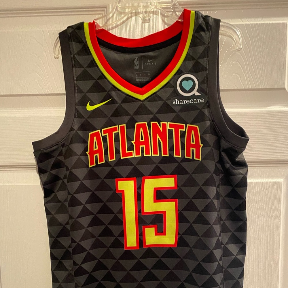Atlanta Hawks NBA basketball jersey.